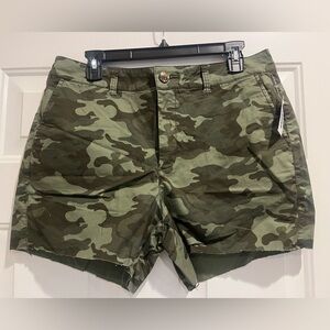 Old Navy camo shorts, new with tag, women’s size 10